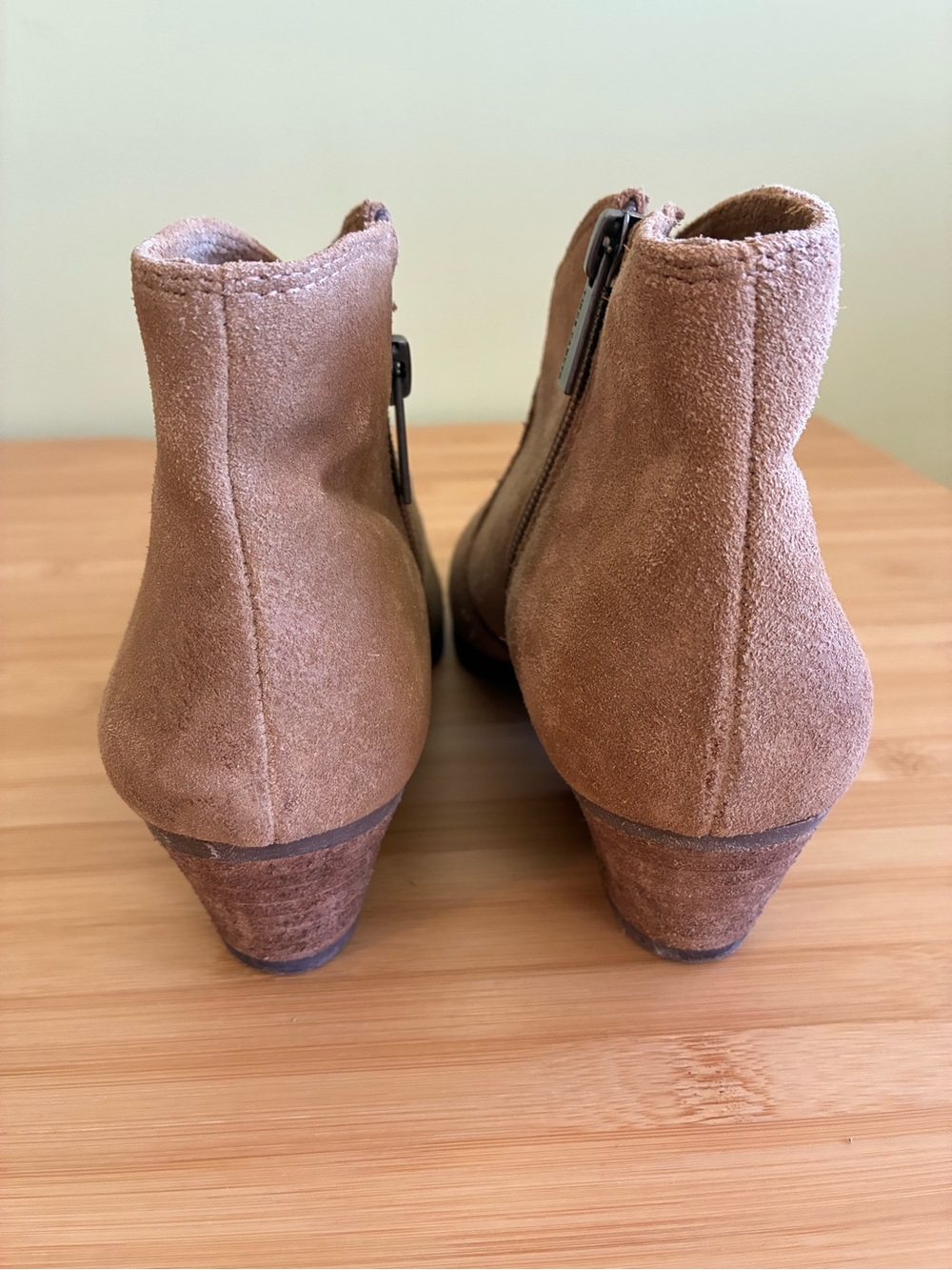 Vince Camuto Suede Ankle Booties with Side Zip Womens 8M - Picture 4 of 4